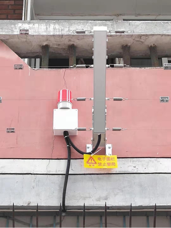 學(xué)校安裝電子圍欄的必要性，學(xué)生翻墻外出感染