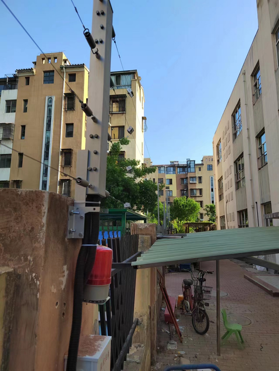 學(xué)校安裝電子圍欄的必要性，學(xué)生翻墻外出感染
